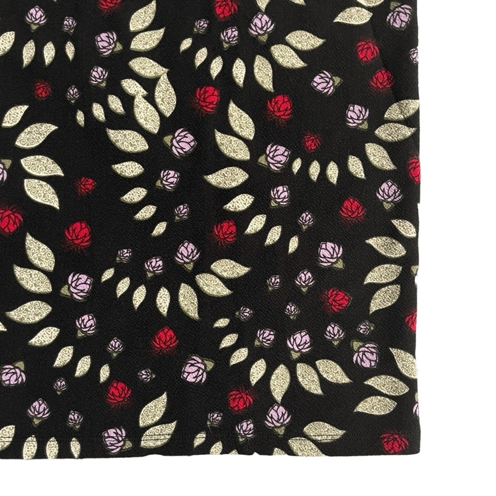 NWT LULAROE CASSIE Pencil Skirt Size 2XL Black Floral Leaf Stretch Knee - Picture 2 of 7